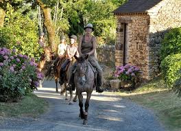 Découvrez les magnifiques paysages de Dordogne en cheval