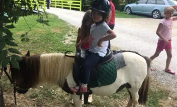 ballades-poney-camping-dordogne-perigord-noir-3-etoiles-le-douzou