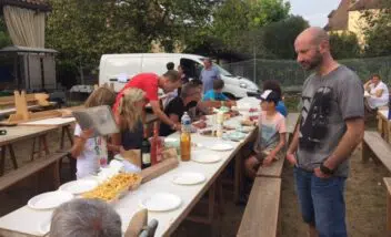 marche-bouzic-repas-camping-3-etoiles-dordogne-perigord-noir