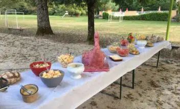 soiree-repas-buffet-camping-dordogne-perigord-noir