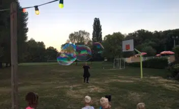 spectacle-bulles-geantes-camping-dordogne-perigord-noir