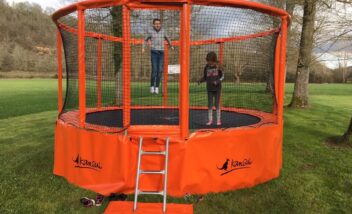 jeux-enfants-trampoline-camping-perigord-dordogne-3-etoiles