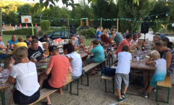 repas-soiree-spectacle-camping-perigord-3-etoiles