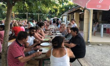 soiree-repas-campeurs-camping-perigord-dordogne-3-etoiles