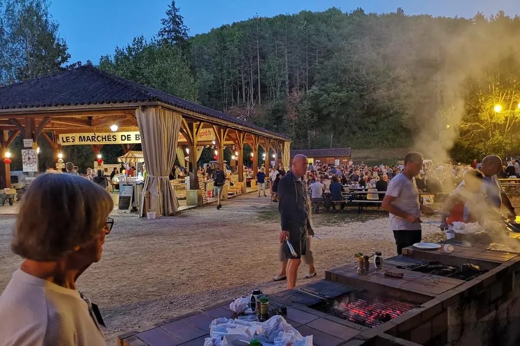 barbecue marché nocturne bouzic camping dordogne