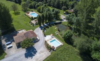 Camping dordogne en bord de rivière