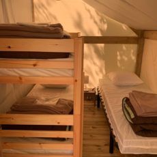 chambre enfants 3 lits simple tente lodge dordogne camping périgord noir 3 étoiles