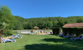 petite-piscine-chauffee-enfants-camping-dordogne