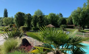 petite-piscine-chauffee-peu-profonde-camping-dordogne