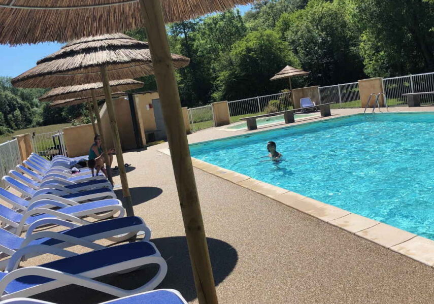 farniente bord de piscine chauffée camping dordogne