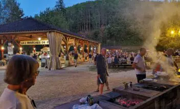 barbecue marché nocturne bouzic camping dordogne