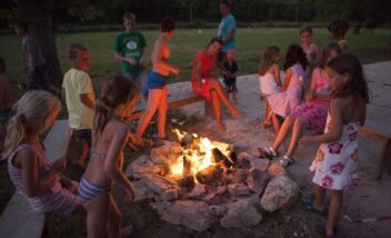 camping familial dordogne sarlat le douzou