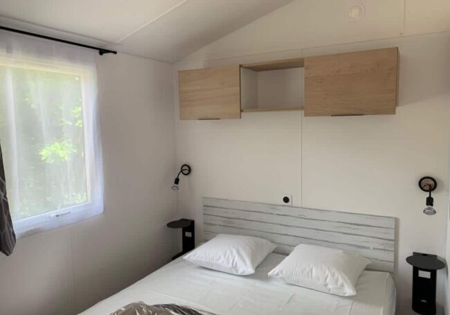 chambre parentale avec lit 160 cm mobile home malaga trio camping périgord le douzou