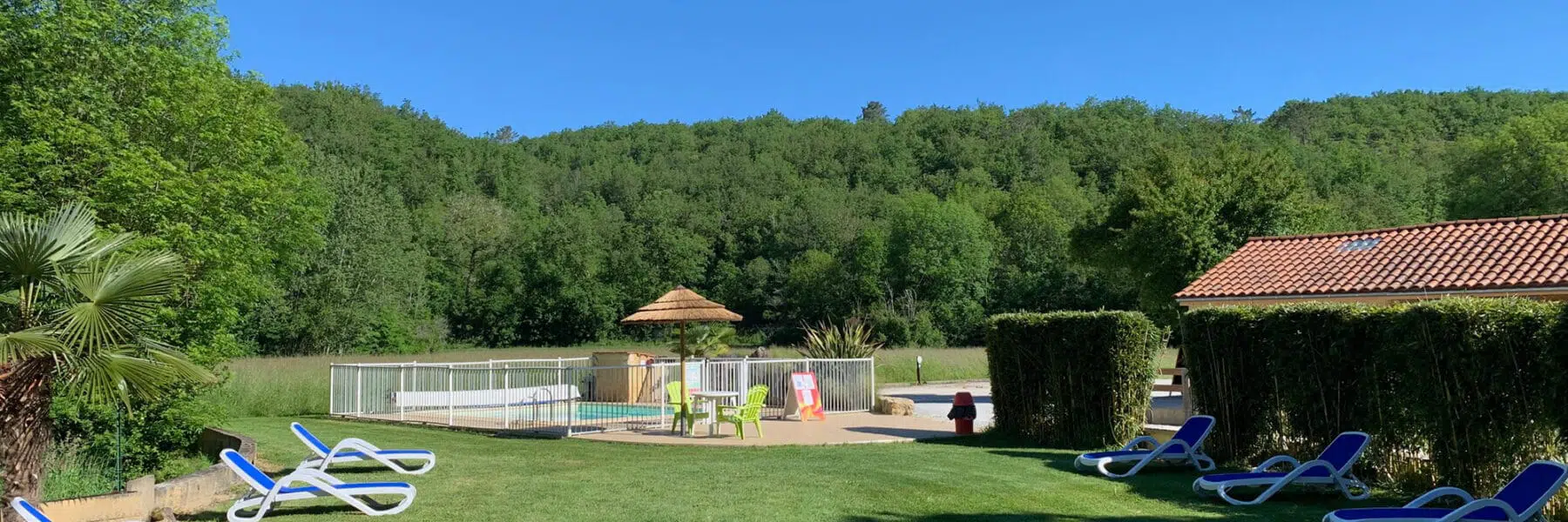 Les bassins chauffés du camping en Dordogne