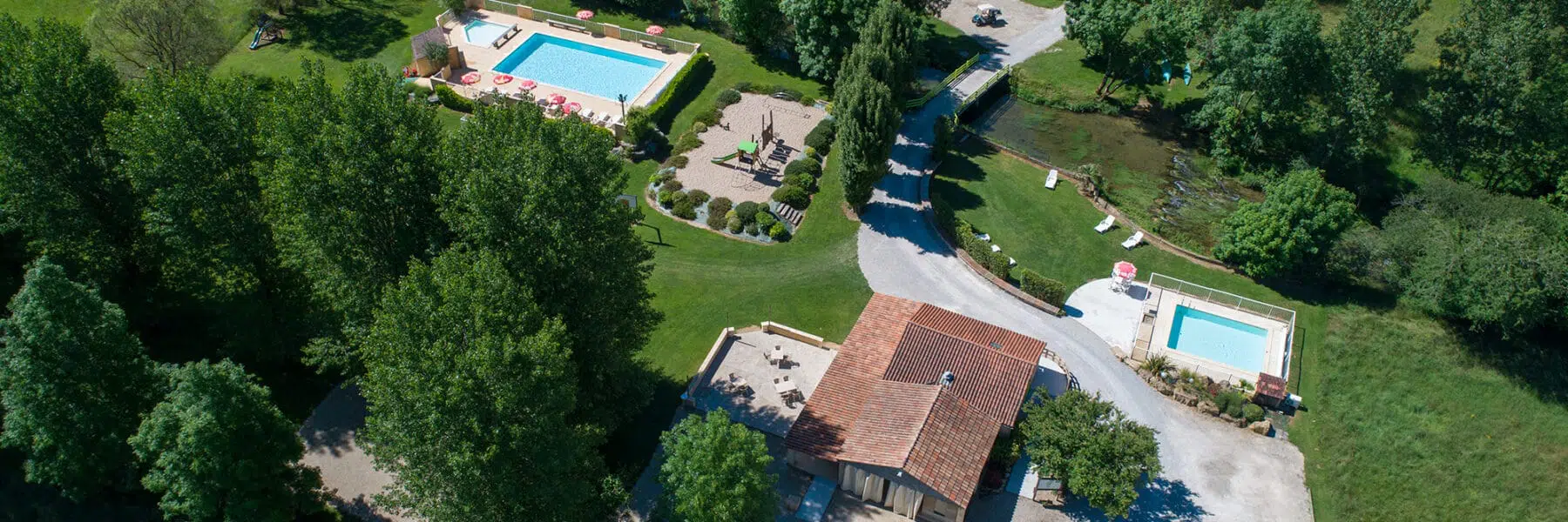 vue aérienne du camping 3 étoiles dordogne le douzou