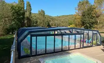 piscine-chauffée-couverte-camping-familiale-dordogne-périgord-noir-sarlat